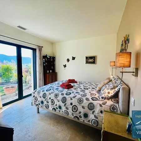 Logis Des Roches: Three With Exceptional Views Apartment