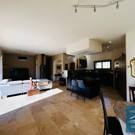 Logis Des Roches: Three With Exceptional Views *