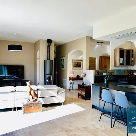 Logis Des Roches: Three With Exceptional Views Apartment