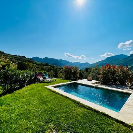 Logis Des Roches: Three With Exceptional Views